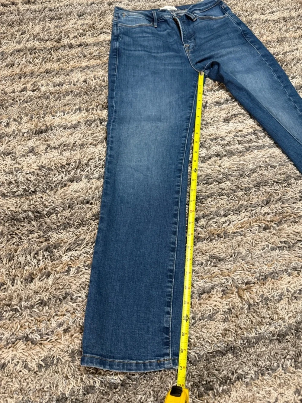 Frame Denim Women’s Straight-Leg Jeans in Medium Blue - Picture 6 of 10